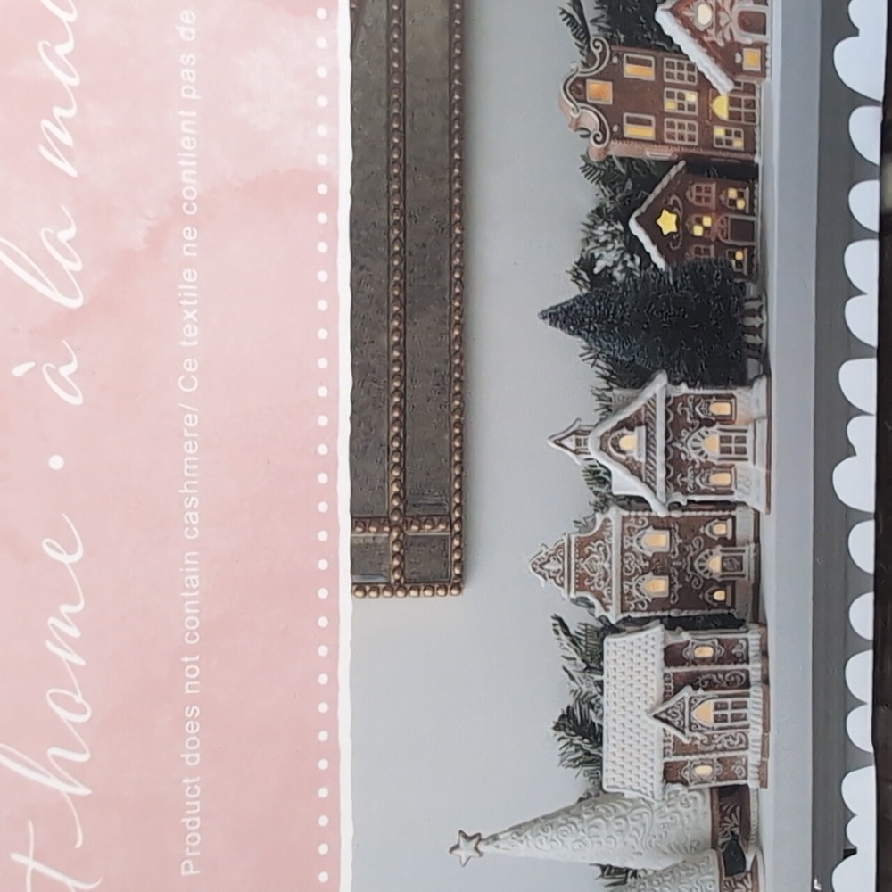 Cupcakes and Cashmere Festive 🎄 5 Piece Light Up Gingerbread Village Set - Picture 4 of 7